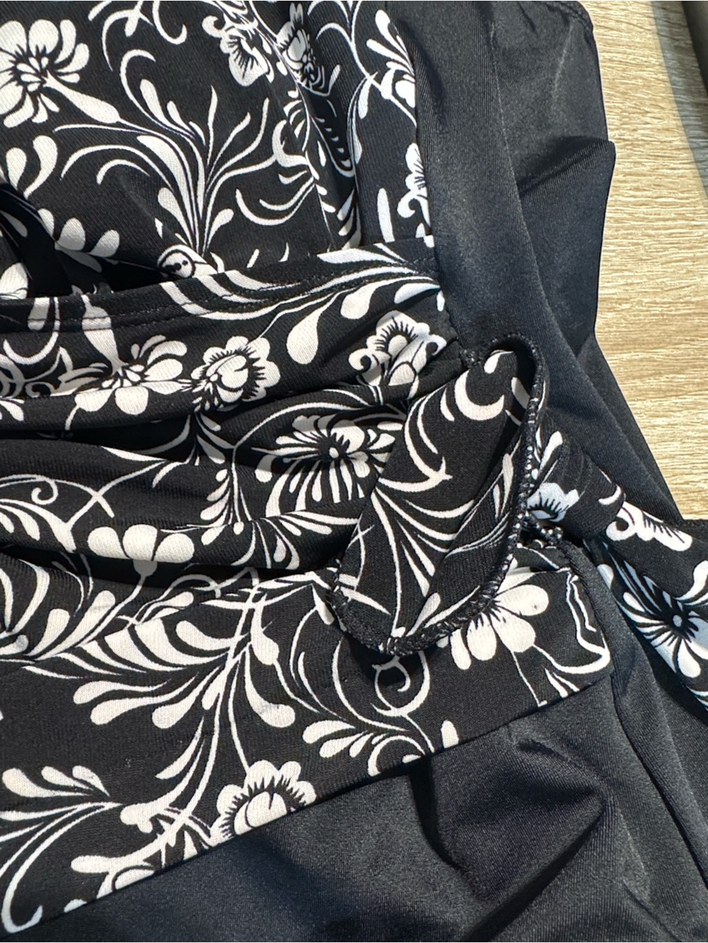 Great Lengths Women’s Black & White Floral One-Piece Swim Suit - Size 10 - Picture 14 of 14